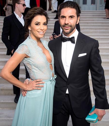 Eva Longoria cũng đã quyết định cử hành hôn lễ với người bạn trai lâu năm José Bastón. Đám cưới của cặp sao diễn ra ở Valle de Bravo, Mexico dưới sự chứng kiến của những thành viên trong gia đình cùng nhiều bạn bè thân thiết.