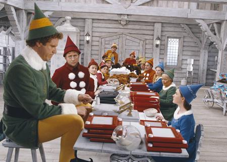 “Elf” là bộ phim hài cảm động kể về một đứa trẻ bị bỏ rơi và được ông già Noel nhặt về nuôi. Khi lớn lên cậu được ông già Noel tiết lộ thân thế thật sự của mình và đã quyết định đi tìm người cha ruột. Khi gặp lại người cha ruột, cậu không được cha mình nhìn nhận mà còn bị ruồng bỏ và phải mất nhiều thời gian cậu mới chinh phục được cha mình, sau đó là bà mẹ kế và đứa em cùng cha khác mẹ.