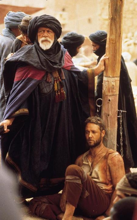 Do Oliver Reed qua đời ngay trong lúc đang thực hiện bộ phim “Gladiator” hồi năm 1999 nên đạo diễn Ridley Scott đã phải sử dụng thế thân và công nghệ CGI để hoàn thành nốt các cảnh quay của nam tài tử. Ước tính, chi phí phát sinh đã lên tới 3.2 triệu đô la Mỹ chỉ cho vài phút Oliver Reed lên hình.