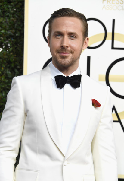 Ryan Gosling giành giải Nam diễn viên xuất sắc nhất, thể loại phim ca nhạc, tại Quả cầu vàng 2017.