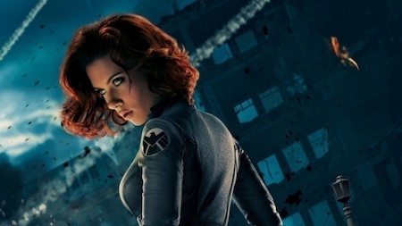 Đầy quyến rũ trên màn ảnh nhưng bộ trang phục của Scarlett Johansson khi thủ vai Black Widow lại khiến cho nữ diễn viên khốn đốn khi quay phim. Scarlett Johansson từng chia sẻ với ABC News rằng: “Nó quá nóng. Thậm chí tôi có thể vắt ra nước từ đôi tất của mình vào cuối ngày”.