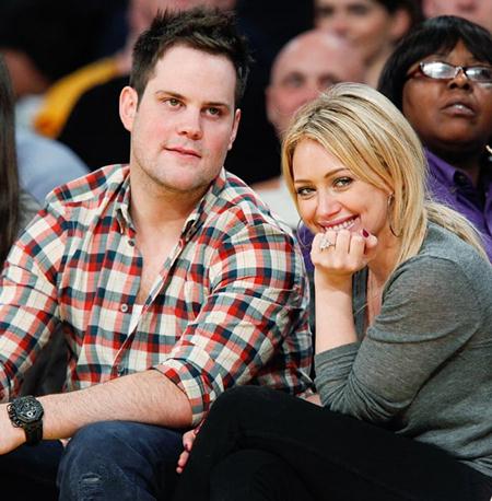 Hồi năm 2011, cựu công chúa nhà Disney Hilary Duff đã được chàng vận động viên Mike Comrie cầu hôn với một chiếc nhẫn kim cương 14 carat có giá trị lên tới 1 triệu đô la Mỹ, tuy vậy, đến đầu năm 2014, cặp đôi vẫn tuyên bố chia tay trong sự nuối tiếc của người hâm mộ