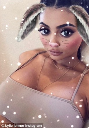  Kylie Jenner phủ nhận mọi tin đồn về chuyện làm đẹp bằng dao kéo ngoại trừ việc bơm môi