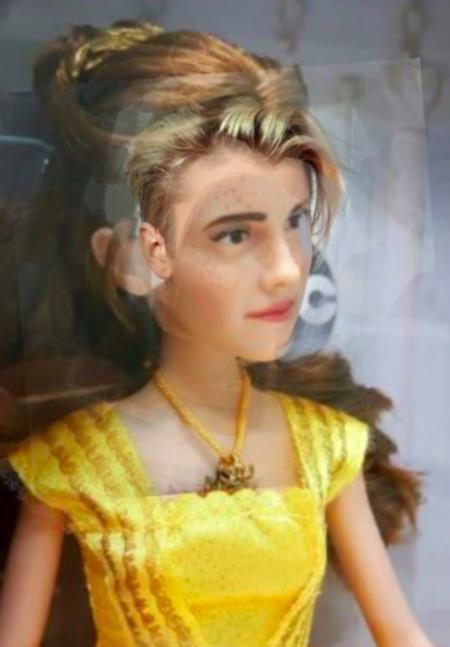 Mô phỏng theo Emma Watson nhưng gương mặt búp bê lại giống hệt Justin Bieber