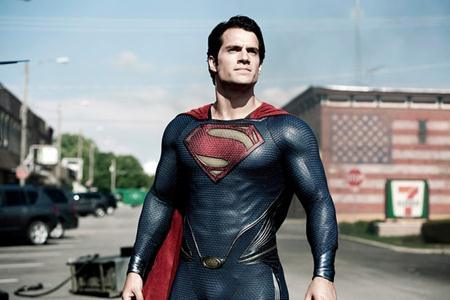 Trước khi vào vai Siêu Nhân trong “Man of steel”, Henry Cavill chủ yếu được các khán giả biết đến thông qua bộ phim truyền hình “The Tudors” và nam tài tử đã có một màn lột xác hết sức ấn tượng trên màn ảnh. Với hình thể hoàn hảo như tượng đồng cộng với gương mặt điển trai nam tính khó cưỡng, Henry Cavill thực sự đã thể hiện một trong những Siêu Nhân quyến rũ nhất trên màn ảnh.