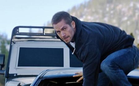 Sau khi tài tử Paul Walker qua đời hồi năm 2013, các nhà sản xuất phim “Fast & Furious 7” đã dùng tới công nghệ đồ họa vi tính CGI kết hợp với hai em trai của Paul Walker đóng thế để tái tạo hình ảnh của nam diễn viên. Các biên kịch cũng đã hết sức khéo léo chỉnh sửa đoạn kết để nhân vật của Paul Walker nghỉ hưu và dành nhiều thời gian hơn cho gia đình. Và sau khi lên sóng, “Fast & Furious 7” đã nhận được rất nhiều lời khen từ công chúng nhờ việc tái hiện thành công ngôi sao bạc mệnh bằng những hình ảnh sắc nét và chân thực.