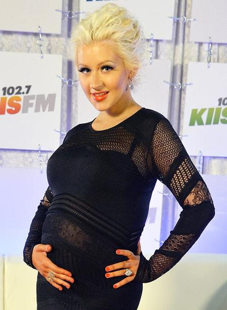 Vào dịp Lễ tình nhân năm 2014, Christina Aguilera đã được bạn trai Matt Rutler dành tặng một chiếc nhẫn cầu hôn do chính Matt tự thiết kế trong hơn một năm trời