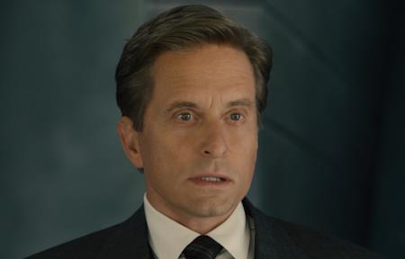 Góp mặt trong bom tấn siêu anh hùng “Ant-man” với vai diễn nhà khoa học thiên tài Hank Pym, dù bối cảnh phim diễn ra ở hiện tại nhưng Michael Douglas vẫn kịp thời trẻ lại hàng chục tuổi trong một cảnh hồi tưởng ngắn.