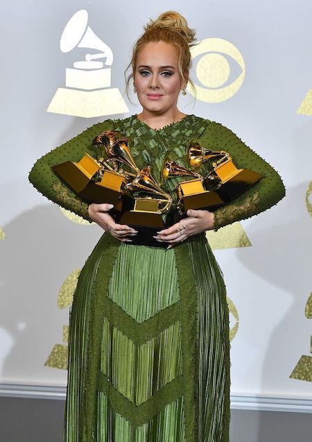 Adele “phản pháo” khi bị so sánh với công chúa chằn tinh