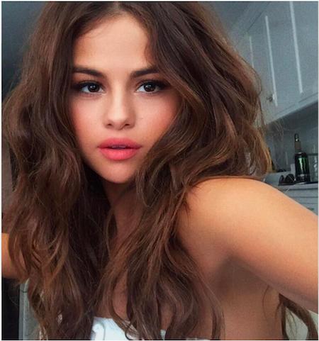 Selena Gomez thừa nhận bị mạng xã hội “ám ảnh”