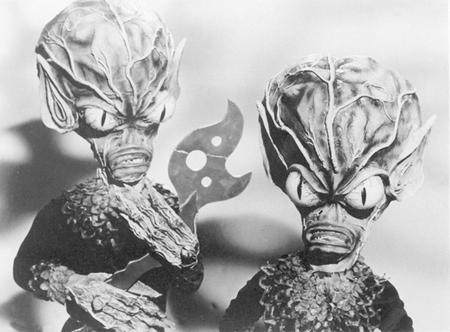 “Invasion of the Saucer men” (1957) sẽ khiến nhiều trẻ em phải hoảng sợ khi người ngoài hành tinh xuất hiện
