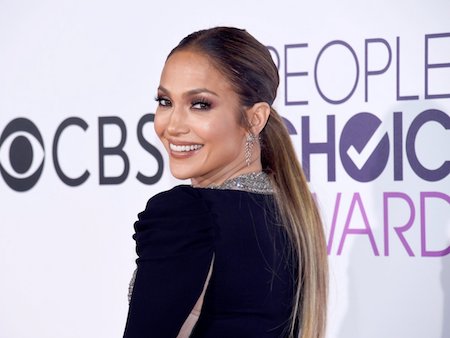 Khi quyết định bỏ học để theo đuổi nghiệp cầm ca, Jennifer Lopez thậm chí đã có một khoảng thời gian phải sống trong cảnh không nhà không cửa. Sau này, kể cả khi đã trở thành một ngôi sao sở hữu tới 300 triệu đô la Mỹ, J.Lo thi thoảng vẫn nhắc lại về quá khứ khó nhọc của mình.