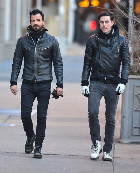 Cậu em trai Sebastian của Justin Theroux từng gây xôn xao vì quá bảnh bao và nam tính khi lộ ảnh đi dạo cùng anh trai