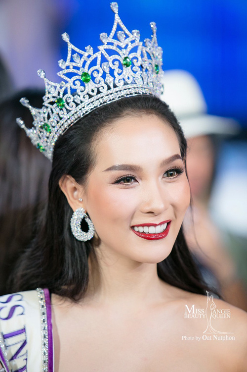 Cận cảnh nhan sắc rạng ngời và quyến rũ của người đẹp chuyển giới Thái Lan - Jiratchaya Sirimongkolnawin