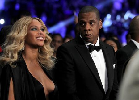 Beyoncé và Jay-Z đã hết sức “kín tiếng” khi Queen Bey mang thai bé Blue Ivy Carter và mới đây, cặp đôi vàng của làng giải trí tiếp tục khiến cho công chúng vô cùng ngạc nhiên khi thông báo chuyện tổ ấm của cả hai sắp chào đón thêm một cặp sinh đôi.