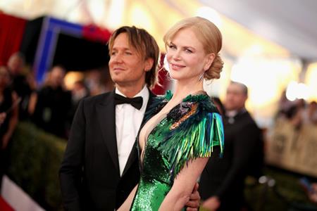 Hồi năm 2010, Nicole Kidman cũng đã cùng ông xã Keith Urban “ém nhẹm” chuyện nhờ người mang thai hộ và sinh hạ bé Faith.