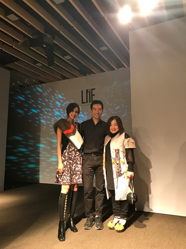 Ngọc Châu cùng NTK Chung Chung Lee và bà Quỳnh Trang - Giám đốc BeU models.