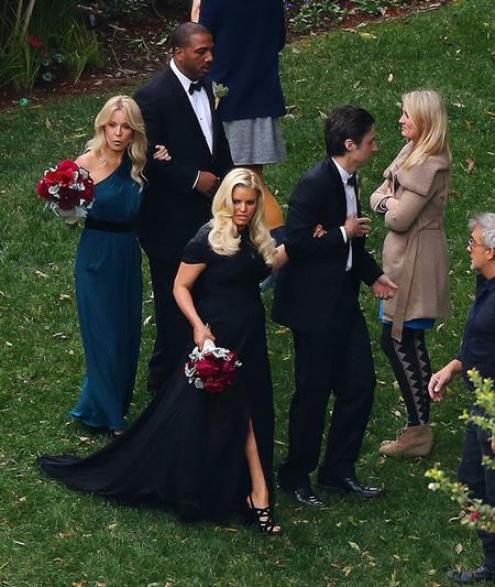 Jessica Simpson cũng từng làm phù dâu cho bạn thân hồi năm 2012