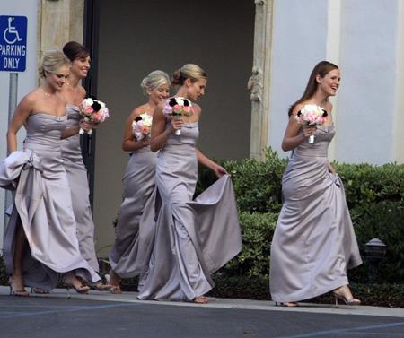 Jennifer Garner hăm hở dẫn đầu “đội quân” phù dâu trong một hôn lễ hồi năm 2006