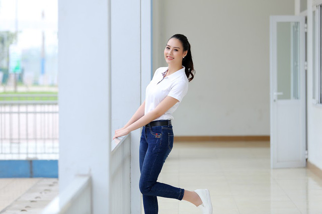 Hoa hậu biển Thùy Trang được học sinh